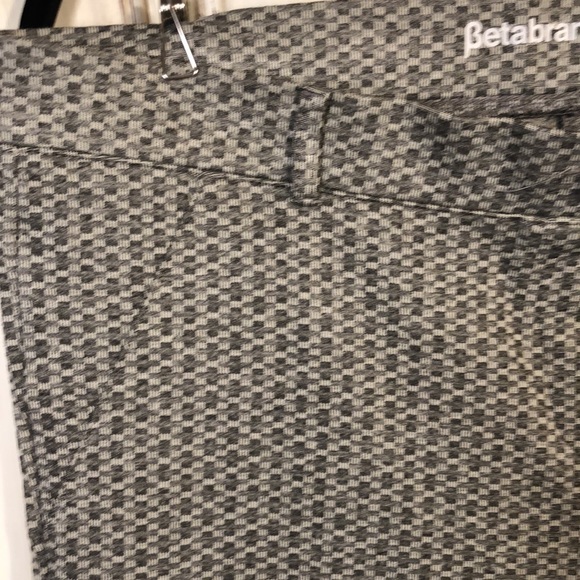 Betabrand Pull On Gray Patterned Knit Tapered Leg Pants Size XL Petite - Picture 5 of 10